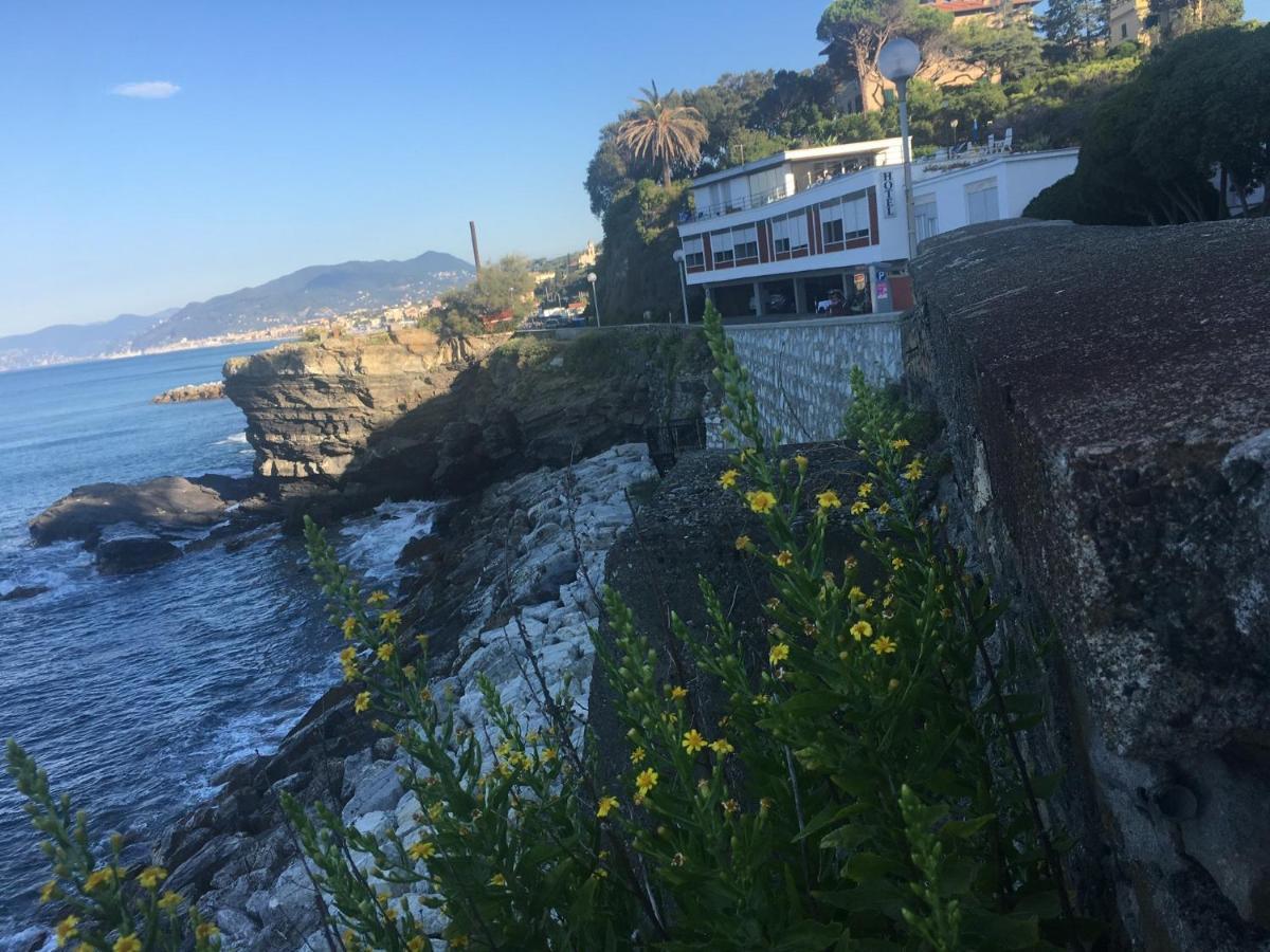 Hotel La Scogliera カヴィ・ディ・ラヴァーニャ エクステリア 写真