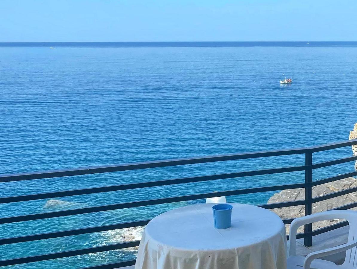 Hotel La Scogliera カヴィ・ディ・ラヴァーニャ エクステリア 写真