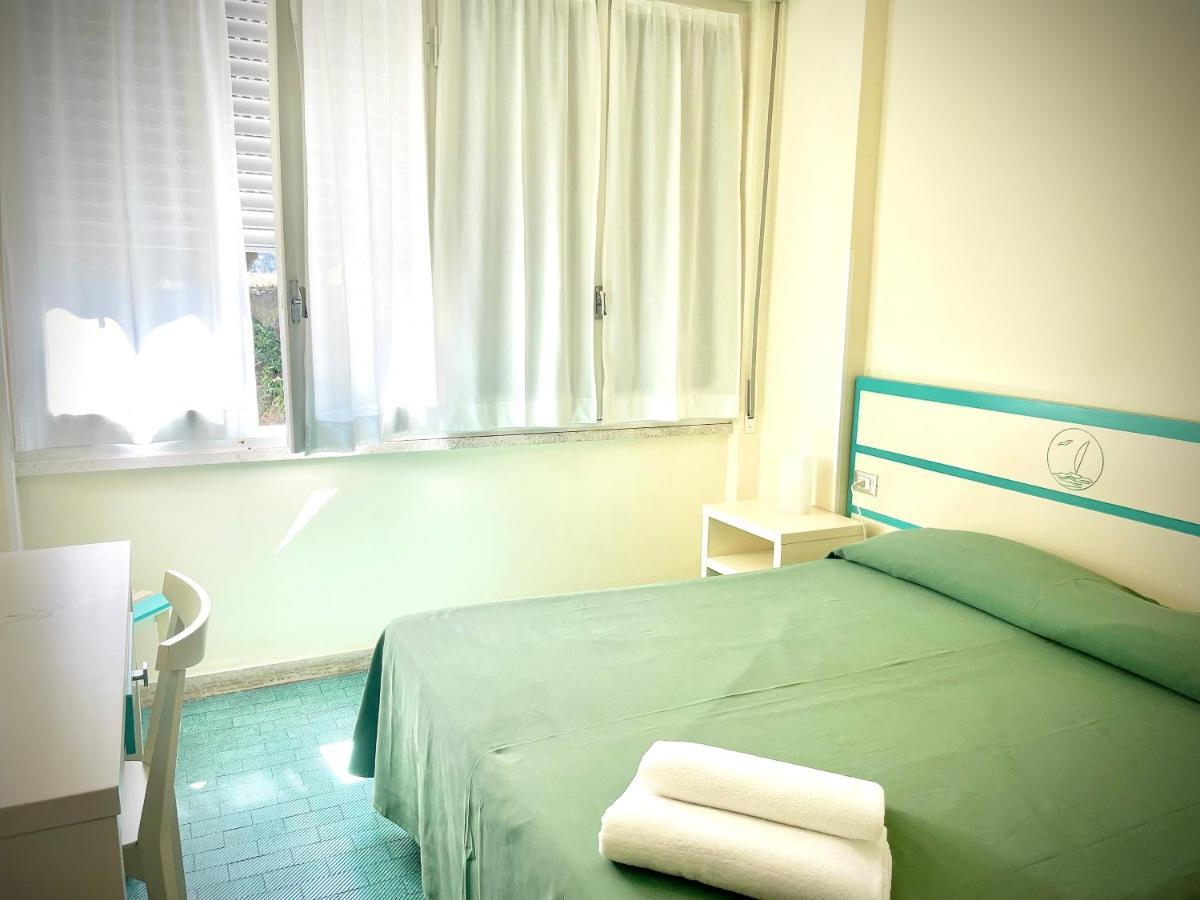 Hotel La Scogliera カヴィ・ディ・ラヴァーニャ エクステリア 写真