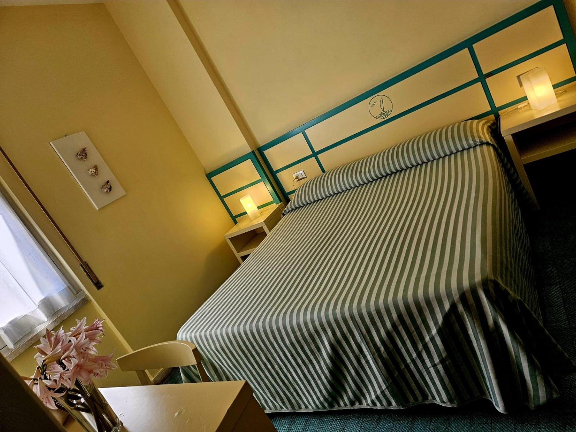 Hotel La Scogliera カヴィ・ディ・ラヴァーニャ エクステリア 写真