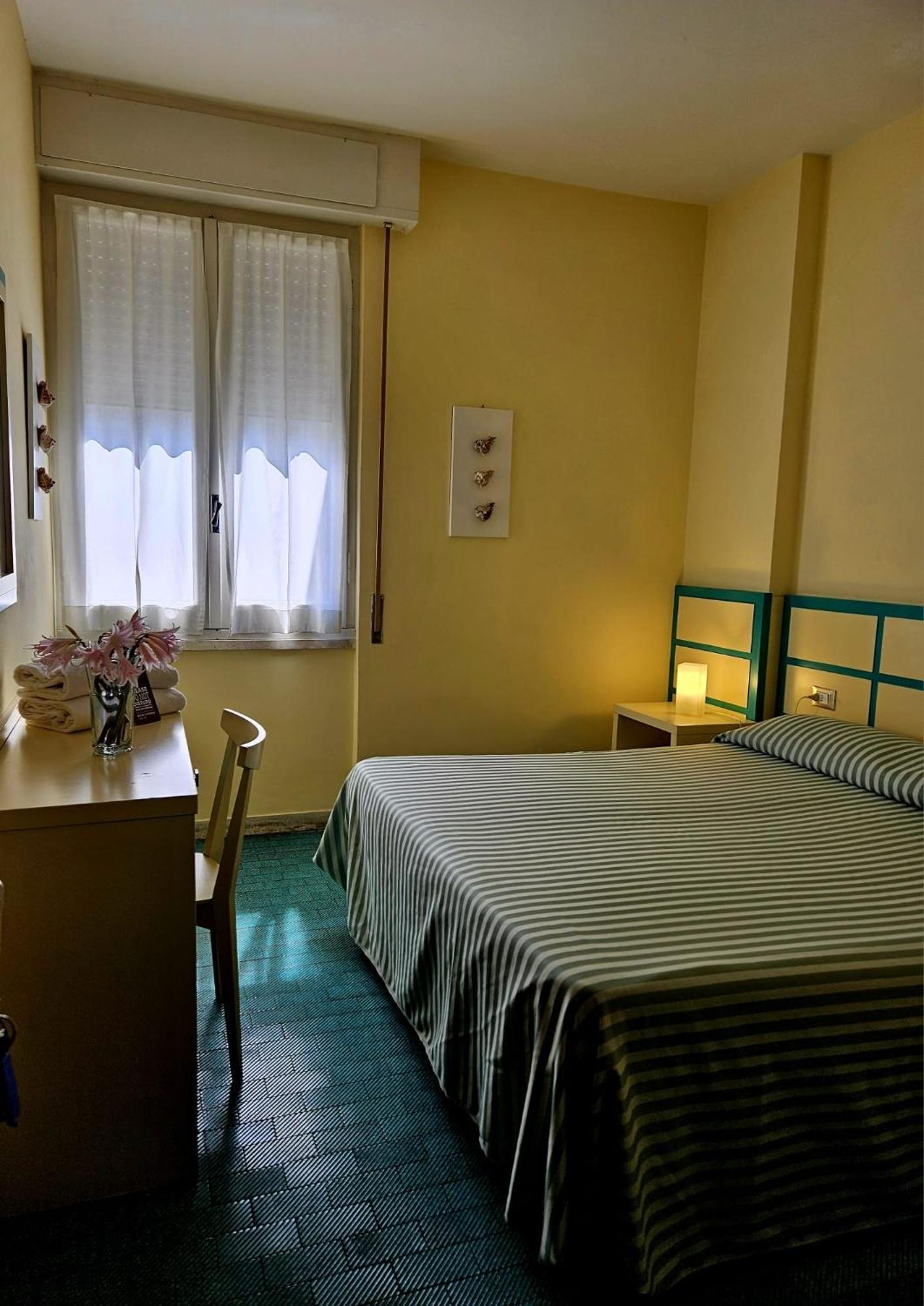 Hotel La Scogliera カヴィ・ディ・ラヴァーニャ エクステリア 写真