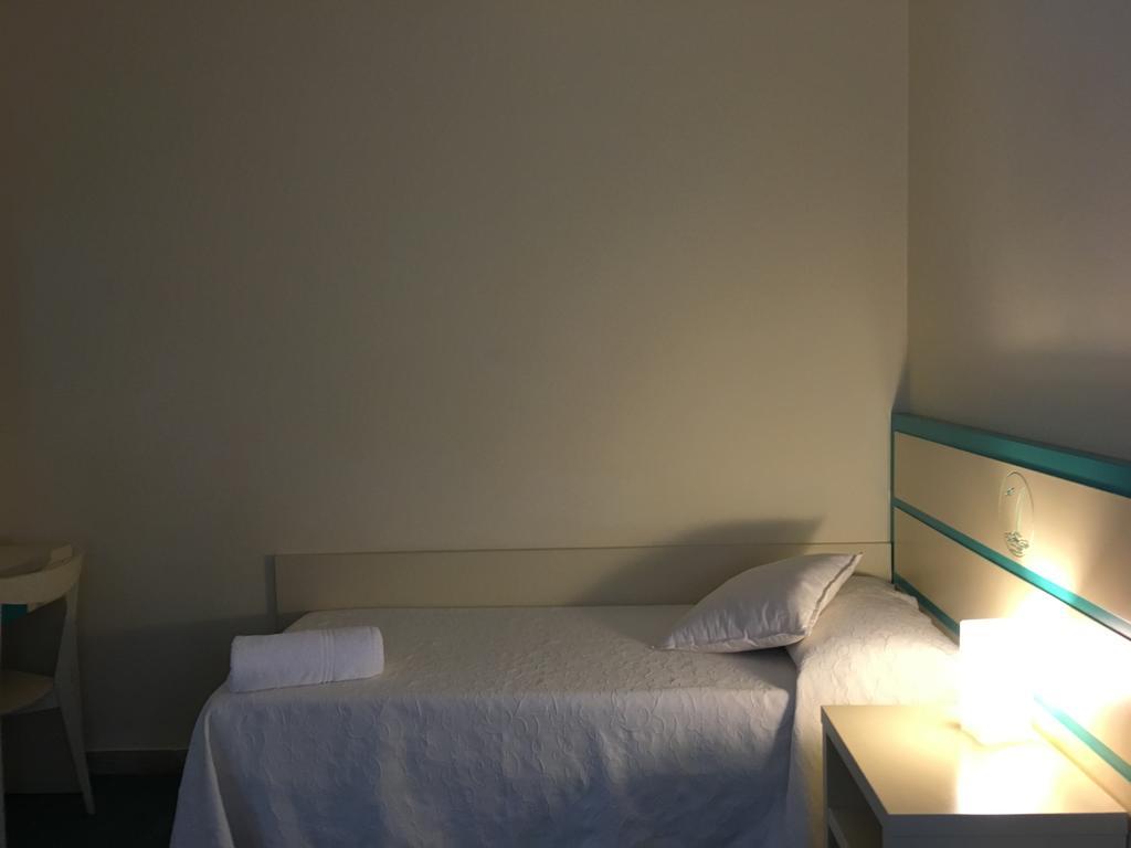 Hotel La Scogliera カヴィ・ディ・ラヴァーニャ エクステリア 写真