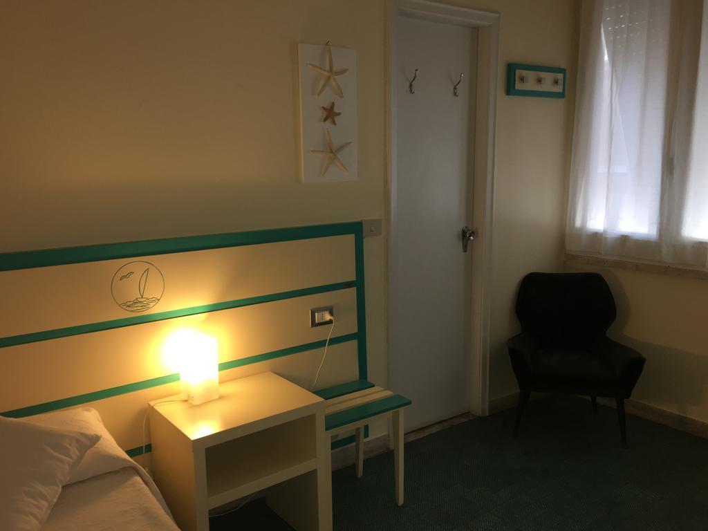 Hotel La Scogliera カヴィ・ディ・ラヴァーニャ エクステリア 写真