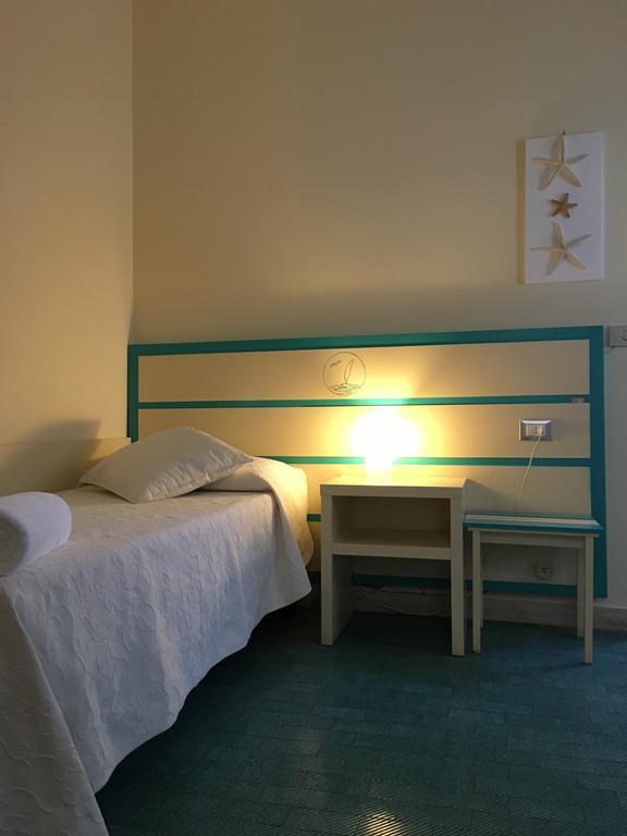 Hotel La Scogliera カヴィ・ディ・ラヴァーニャ エクステリア 写真