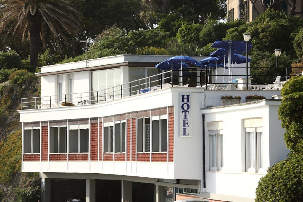 Hotel La Scogliera カヴィ・ディ・ラヴァーニャ エクステリア 写真